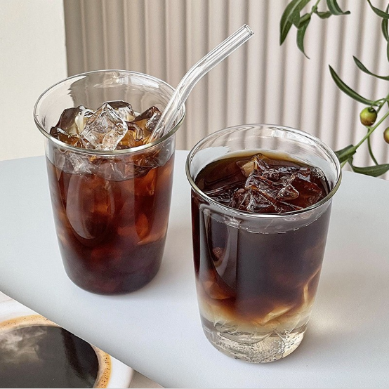 De textuur van de glazen waterbeker