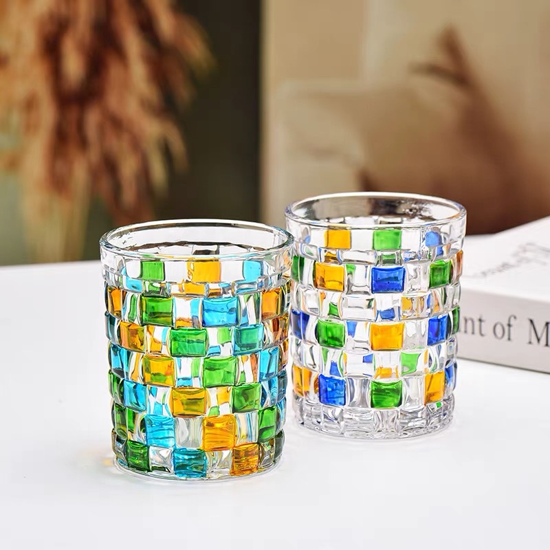 Creatief whisky-bierglas in Europese stijl met kleurrijk geruit patroon