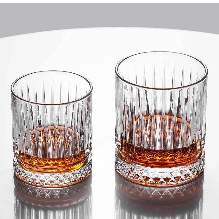 Verticaal patroon diamantbasis whiskyglas